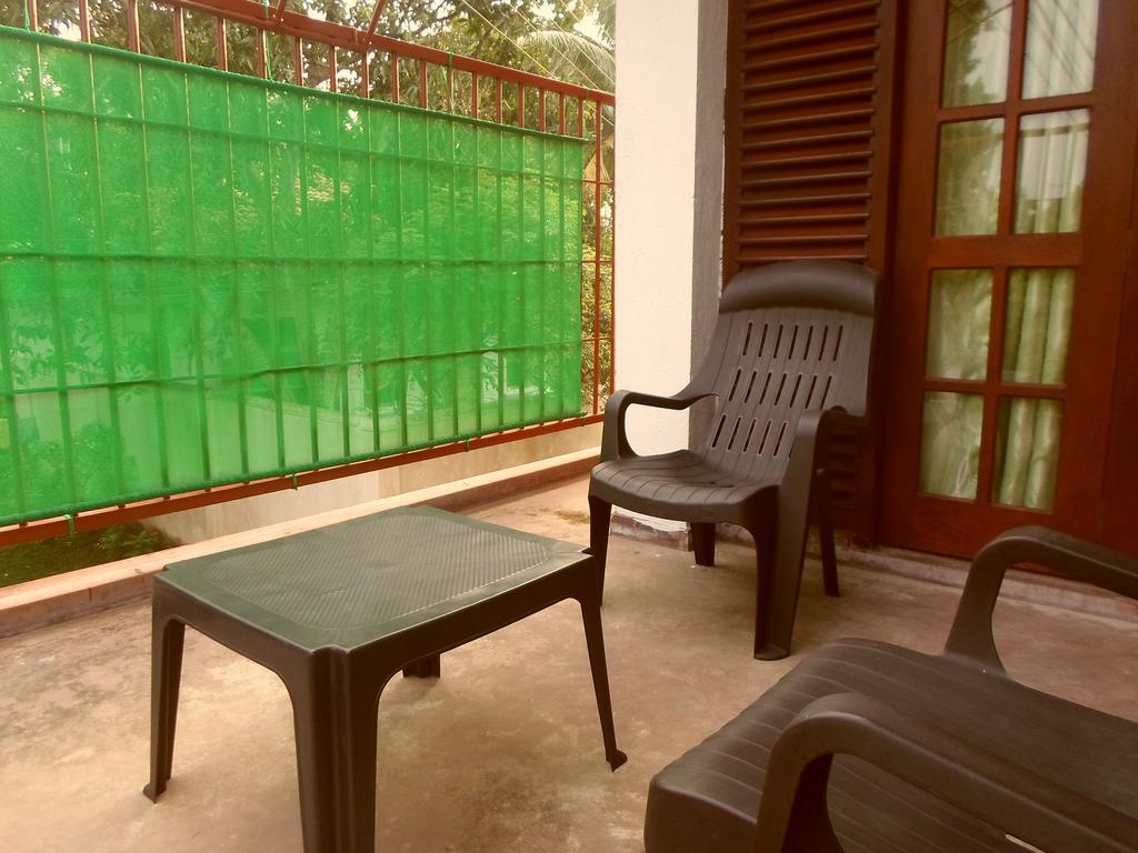 Nilas Guesthouse Hikkaduwa Kamer foto