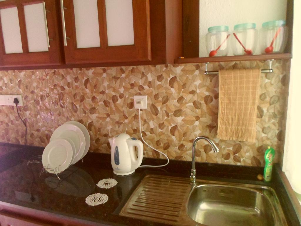 Nilas Guesthouse Hikkaduwa Kamer foto