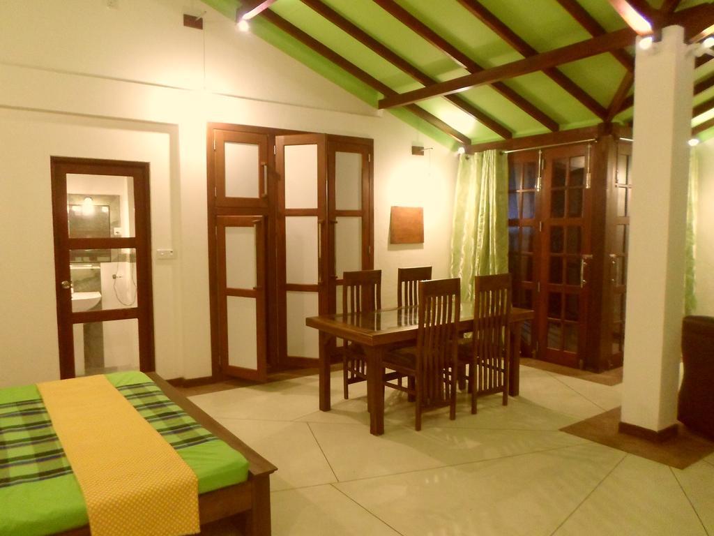 Nilas Guesthouse Hikkaduwa Kamer foto