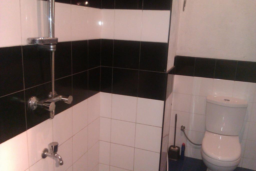 Nilas Guesthouse Hikkaduwa Kamer foto
