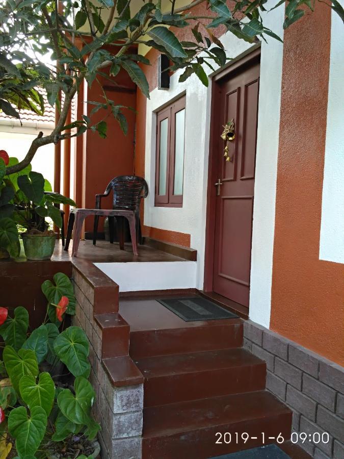 Nilas Guesthouse Hikkaduwa Buitenkant foto